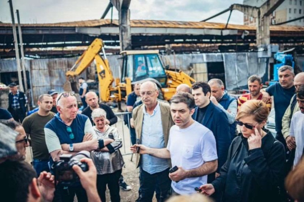 თბილისის მერიამ სადგურის მოედანთან დამწვარი ბაზრობის ტერიტორიის დასუფთავება დაიწყო