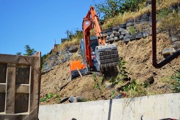 სამგორის რაიონში, უძოს ქუჩაზე ფერდის გამაგრების სამუშაოები ხორციელდება