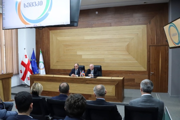 სემეკი სომხეთის კომუნალური მომსახურების მარეგულირებელ კომისიას მასპინძლობს