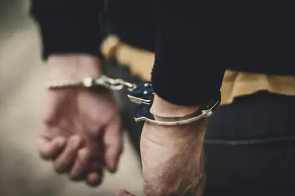 პოლიციამ თბილისში, ოჯახის წევრის მკვლელობის მცდელობის ბრალდებით ერთი პირი დააკავა