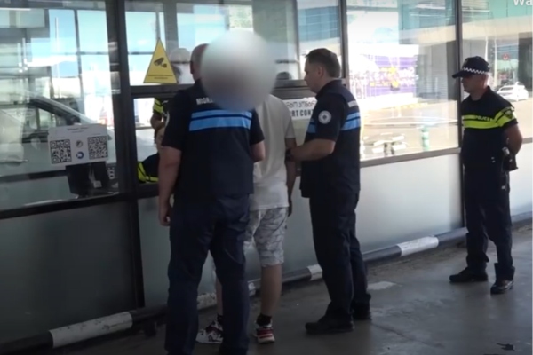 მიგრაციის დეპარტამენტის თანამშრომლებმა გასულ თვეში უცხო ქვეყნის 100 მოქალაქე საქართველოდან გააძევეს