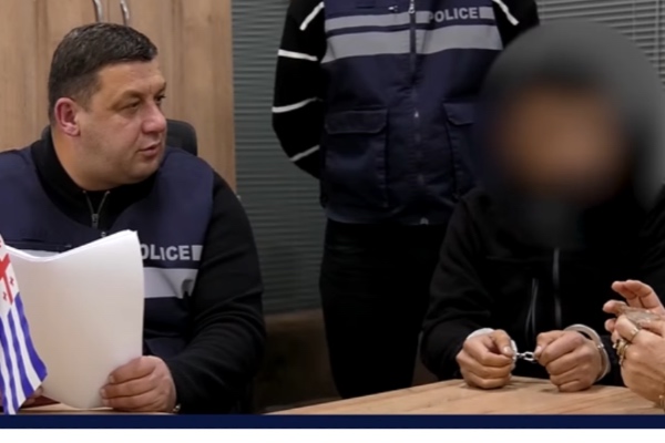 პოლიციამ ბათუმში ინტერპოლის მიერ წითელი ცირკულარით ძებნილი უცხო ქვეყნის მოქალაქე დააკავა