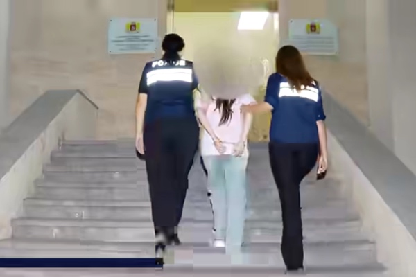 პოლიციამ თბილისში ოჯახის წევრის განზრახ მკვლელობის ბრალდებით ერთი პირი ცხელ კვალზე დააკავა