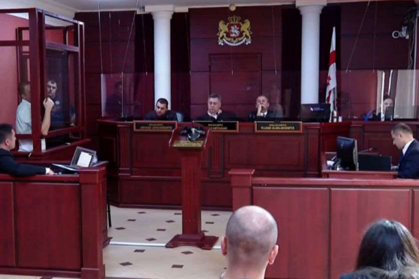 მიხეილ სადრაძე: ბაჩიაშვილმა თუკი რაიმე არსებითი ხასიათის კითხვა იყო, ყველაფერს თავი აარიდა. მათ შორის, მის მიერ შედგენილ დოკუმენტებზე პასუხს, რადგან ჩათვალა, რომ ეს მისი საწინააღმდეგო იყო