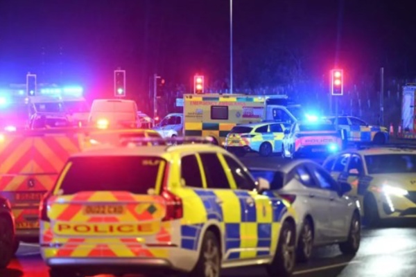 დიდ ბრიტანეთში დანით თავდასხმის შედეგად ათი ადამიანი დაშავდა, მათგან ცხრა პირის მდგომარეობა მძიმეა