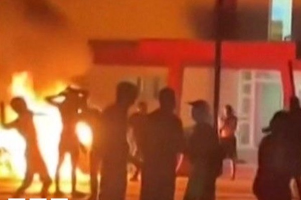 კუბაში დემონსტრატებმა კომუნისტური პარტიის ოფისი დაარბიეს