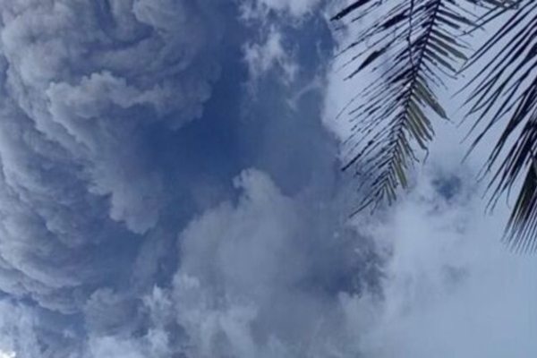 ინდონეზიაში ვულკანის გააქტიურების გამო ხელისუფლებამ განგაშის უმაღლესი დონე გამოაცხადა