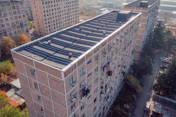 სამგორში კორპუსების სახურავების რეაბილიტაცია გრძელდება