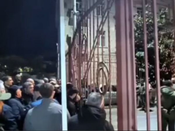 ჯერ საკონსტიტუციო რეფორმა, შემდეგ ახალი პრეზიდენტი - მოსაზრება აფხაზეთიდან