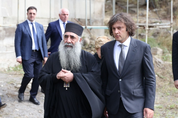 პრემიერ-მინისტრმა აწყურის ღვთისმშობლის მიძინების ტაძრის აღდგენითი სამუშაოები დაათვალიერა