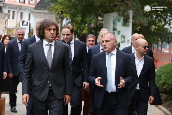 პრემიერ-მინისტრი ირაკლი კობახიძე ბორჯომის ცენტრალური პარკის რეაბილიტაციის პროცესს გაეცნო