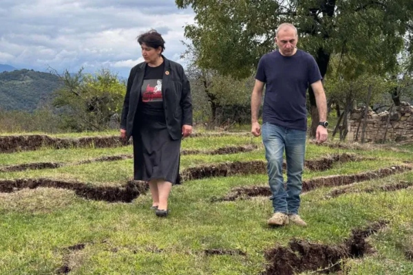 ალეკო ელისაშვილი და ხარაგაულის მერობის კანდიდატი, ინგა მაღრაძე სოფლებში - ხემაღალსა და ღვერკში იმყოფებოდნენ