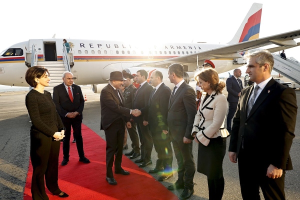 საქართველოში ნიკოლ ფაშინიანის ვიზიტი დაიწყო