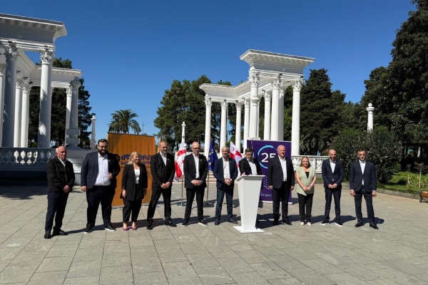 პარტიებმა, „ძლიერი საქართველო-ლელო“ და „გახარია საქართველოსთვის“ ბათუმის საკრებულოს თავმჯდომარეობისა და მაჟორიტარი დეპუტატობის ერთობლივი კანდიდატები წარადგინეს