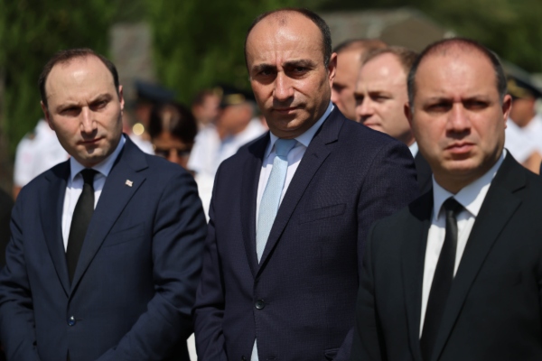 გეკა გელაძემ მუხათგვერდის ძმათა სასაფლაოზე 2008 წლის ომის გმირების ხსოვნას პატივი მიაგო