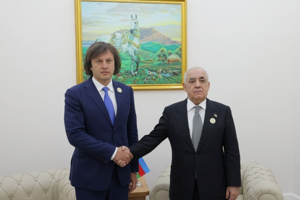 პრემიერ-მინისტრი ირაკლი კობახიძე აზერბაიჯანის პრემიერ-მინისტრ ალი ასადოვს შეხვდა