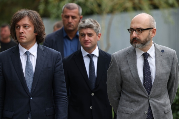 ირაკლი კობახიძე, მთავრობისა და პარლამენტის წევრებთან ერთად, ფოთში ახალგაზრდებს შეხვდა