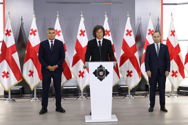 ირაკლი კობახიძემ სახელმწიფო უსაფრთხოების სამსახურის ახალი უფროსი მამუკა მდინარაძე უწყების თანამშრომლებს წარუდგინა