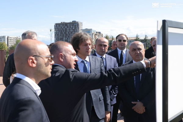 პრემიერ-მინისტრმა ქუთაისში ახალი მრავალფუნქციური პარკის პროექტი დაათვალიერა