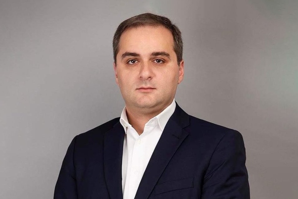 ბიძინა ივანიშვილის ადვოკატი თემურ წიქვაძე განცხადებას ავრცელებს