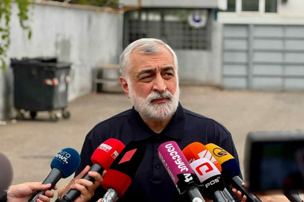 ეს არის მიტაცებული პრეზიდენტის სავარძელი, მიუხედავად იმისა, რომ მან დღეს შეწყალებით გამოგვიშვა - მამუკა ხაზარაძე