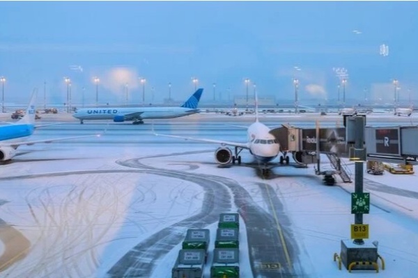 ამინდის პირობების გამო, ბერლინის ბრანდენბურგის აეროპორტმა მუშაობა დროებით შეაჩერა