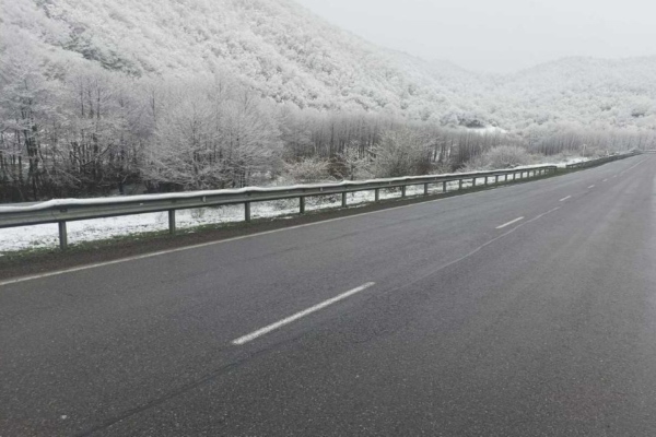 ბოლო დღეებში თბილისში ქუჩები ტექნიკური მარილით მუშავდება და იწმინდება - კალაძე