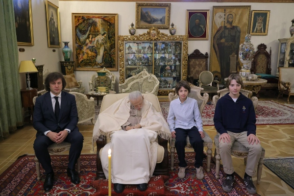 პრემიერ-მინისტრი პატრიარქს შეხვდა