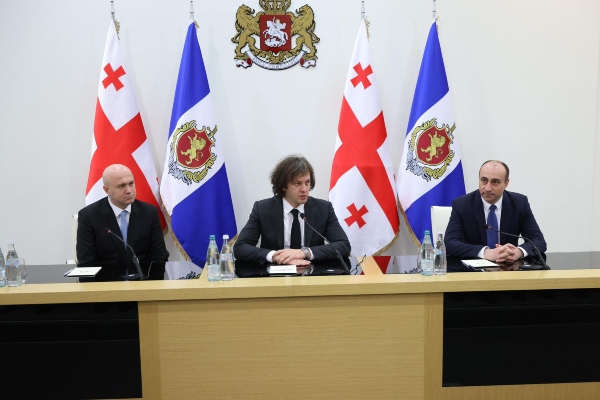 პრემიერ-მინისტრმა შინაგან საქმეთა მინისტრი სულხან თამაზაშვილი უწყების თანამშრომლებს წარუდგინა