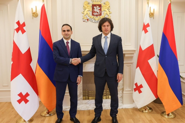 საქართველოს პრემიერ-მინისტრი ირაკლი კობახიძე ერევნის მერს ტიგრან ავინიანს შეხვდა